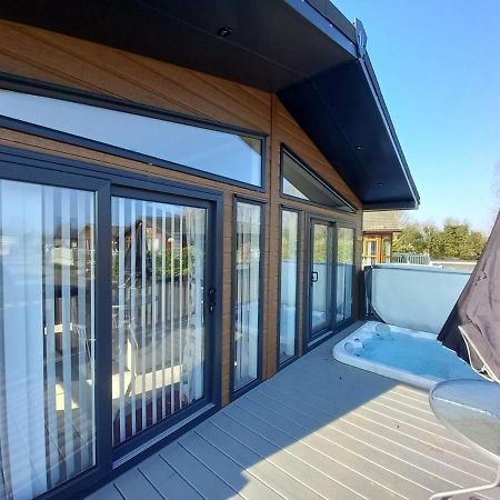 Penny Lodge With Hot Tub Malton Buitenkant foto