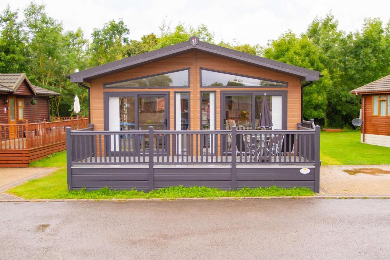 Penny Lodge With Hot Tub Malton Buitenkant foto