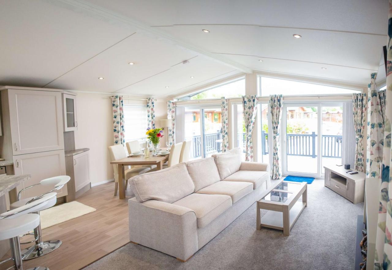 Penny Lodge With Hot Tub Malton Buitenkant foto