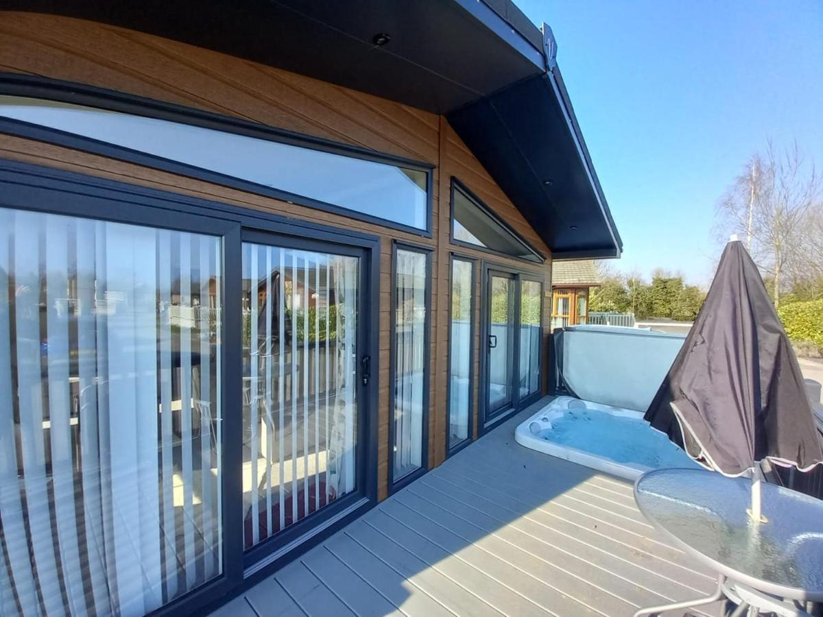 Penny Lodge With Hot Tub Malton Buitenkant foto